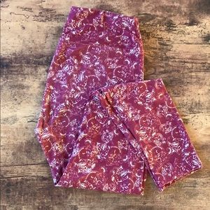 Maroon paisley Lularoe OS leggings